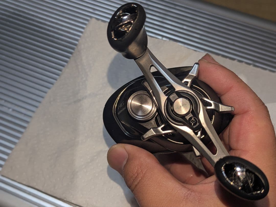 シマノ SHIMANO 20メタニウム HG 右ハンドル　本体のみ