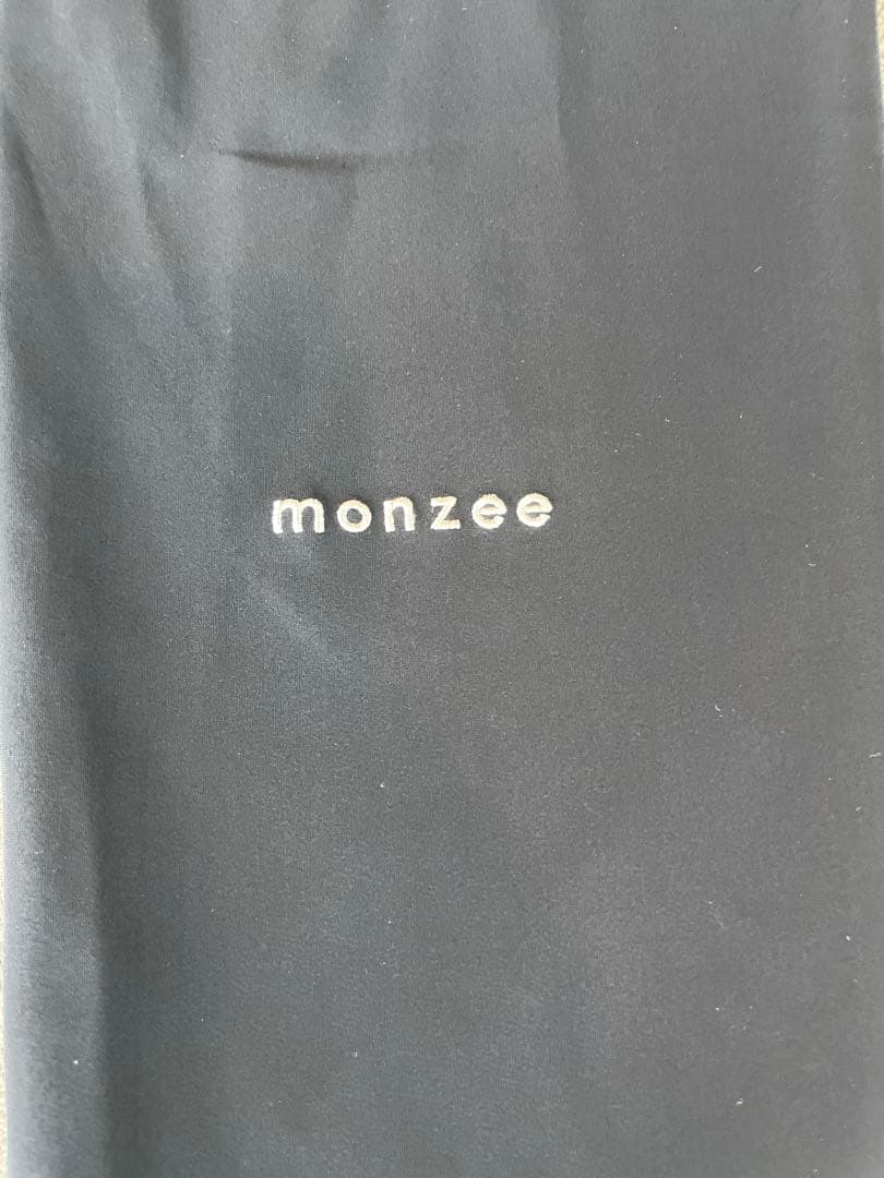 【新品　完売品】 monzee ストレッチパンツ　レディース　ブラックM