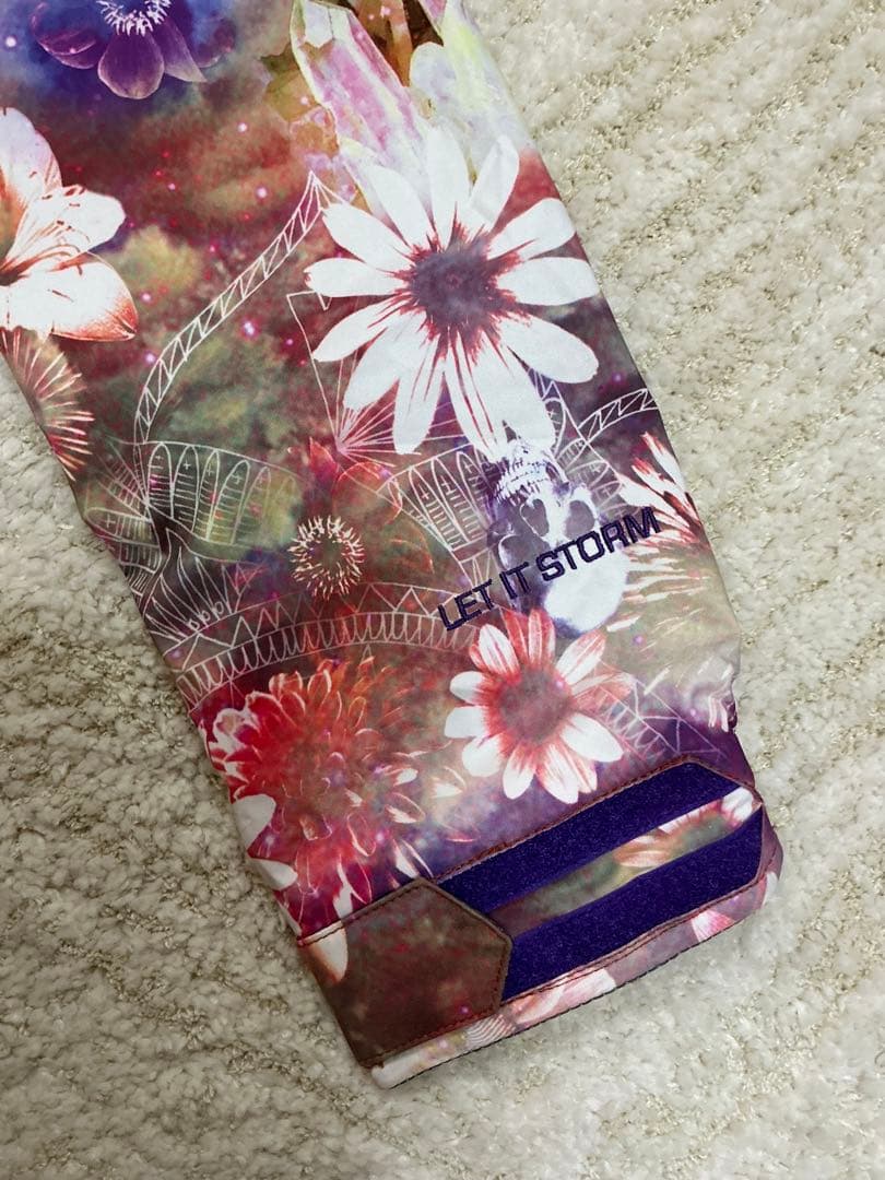 【極美品・試着のみ】✨VOLCOM　スノーボードウェア　花柄　レディース　S