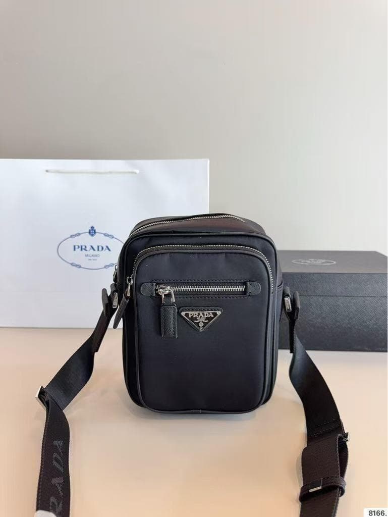 非売品 PRADA ショルダーバッグ カメラバッグ VIP @20