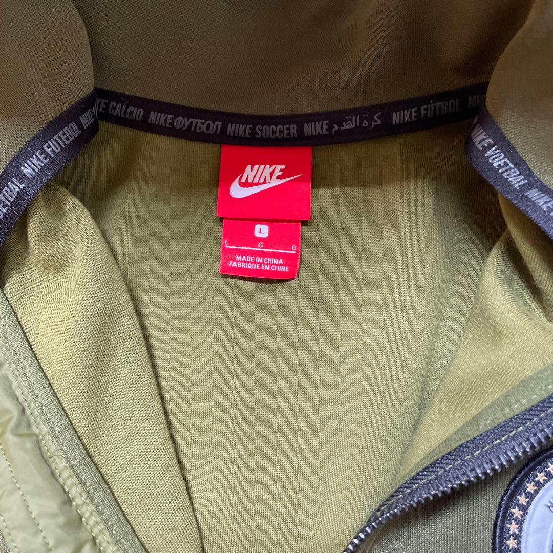 美品 NIKE FOOTBALL CLUB デザイン　パーカー