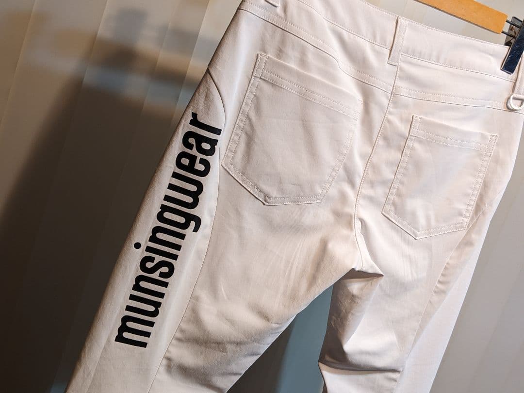 マンシングウェア　薄手　ロングパンツ　白パン　デサント　ゴルフ　テーパード　ロゴ