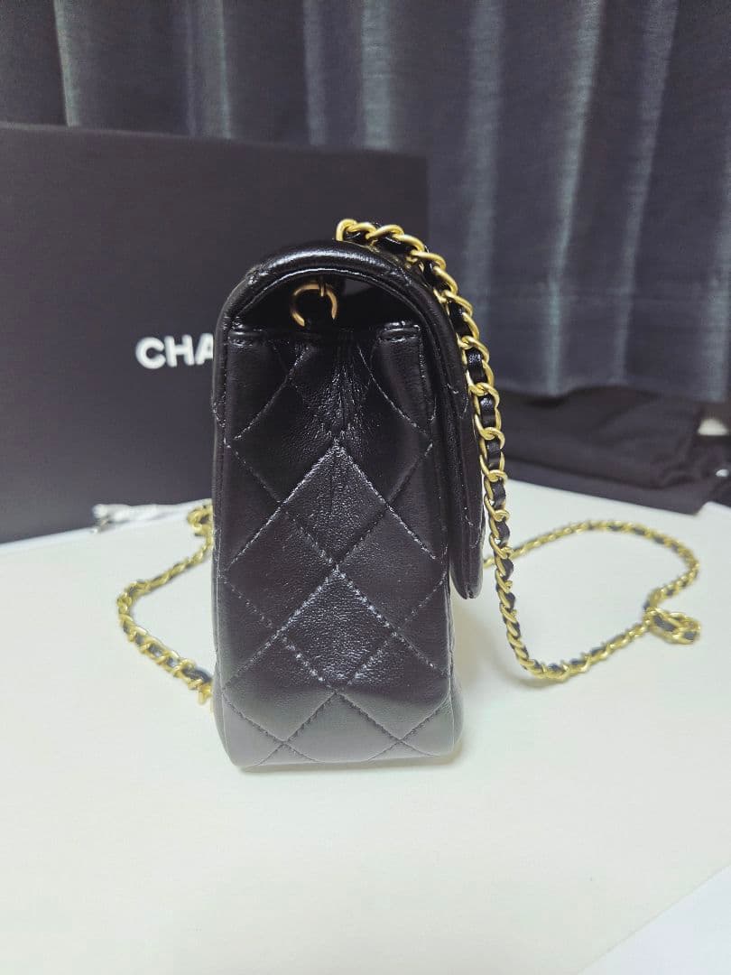 【美品】 ブラック ショルダーバッグ ゴールド内装 長さ調節可能ノベルティ