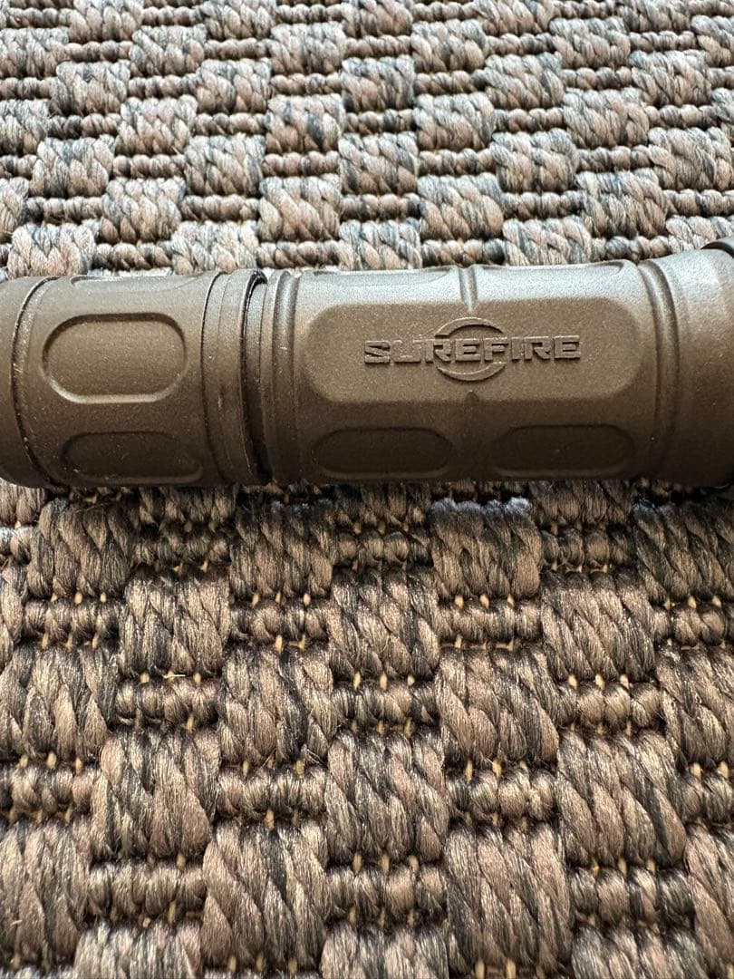 【アメリカ軍放出品】安定の人気商品　Sure Fire フラッシュライト