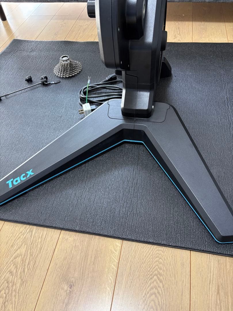 美品 • Tacx Flux 2 スマートトレーナー 箱/11速スプロケ付