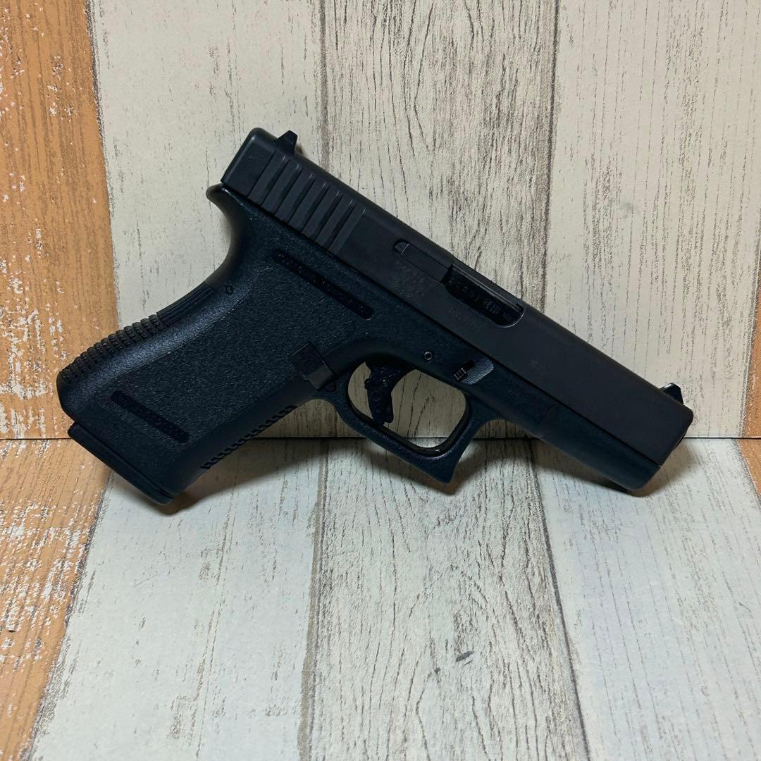 【MGC製】GLOCK 19 ガスブロ　スペアマガジン付き　樹脂製