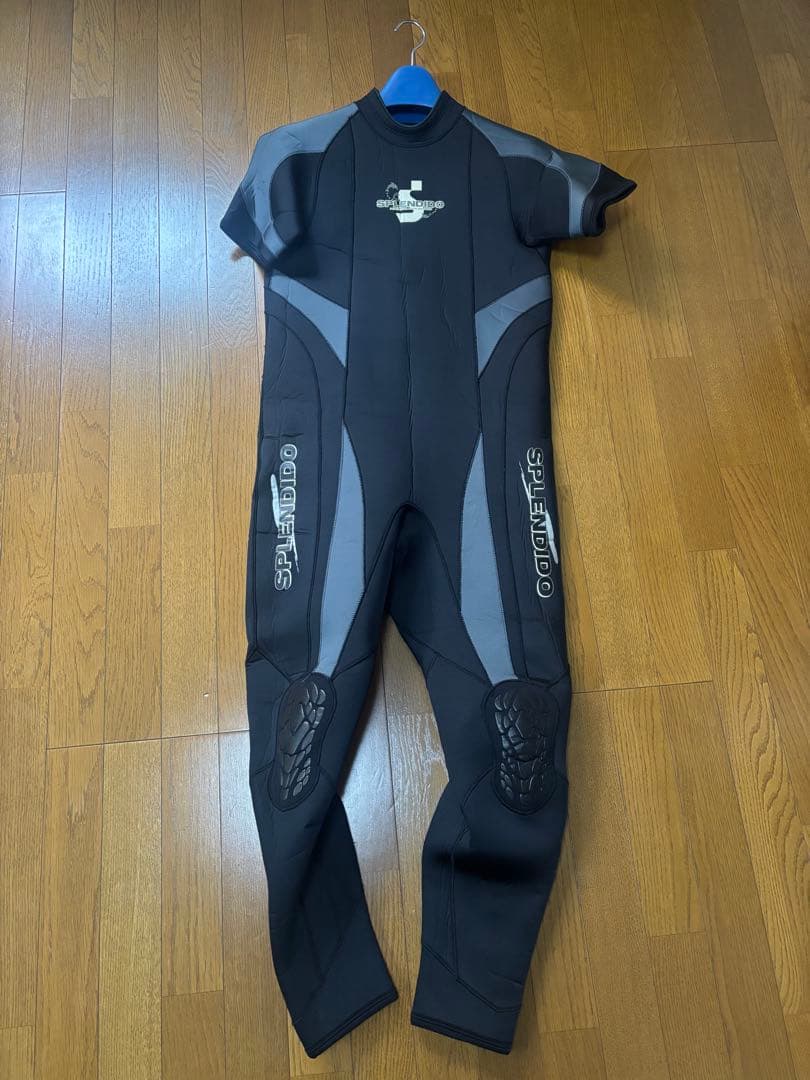 スキューバダイビング　ウェットスーツ