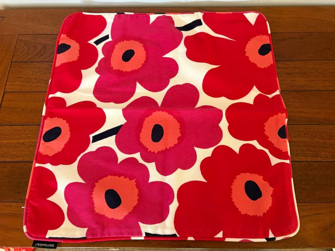 Marimekko マリメッコ　ウニッコ柄　クッションカバー2枚セット