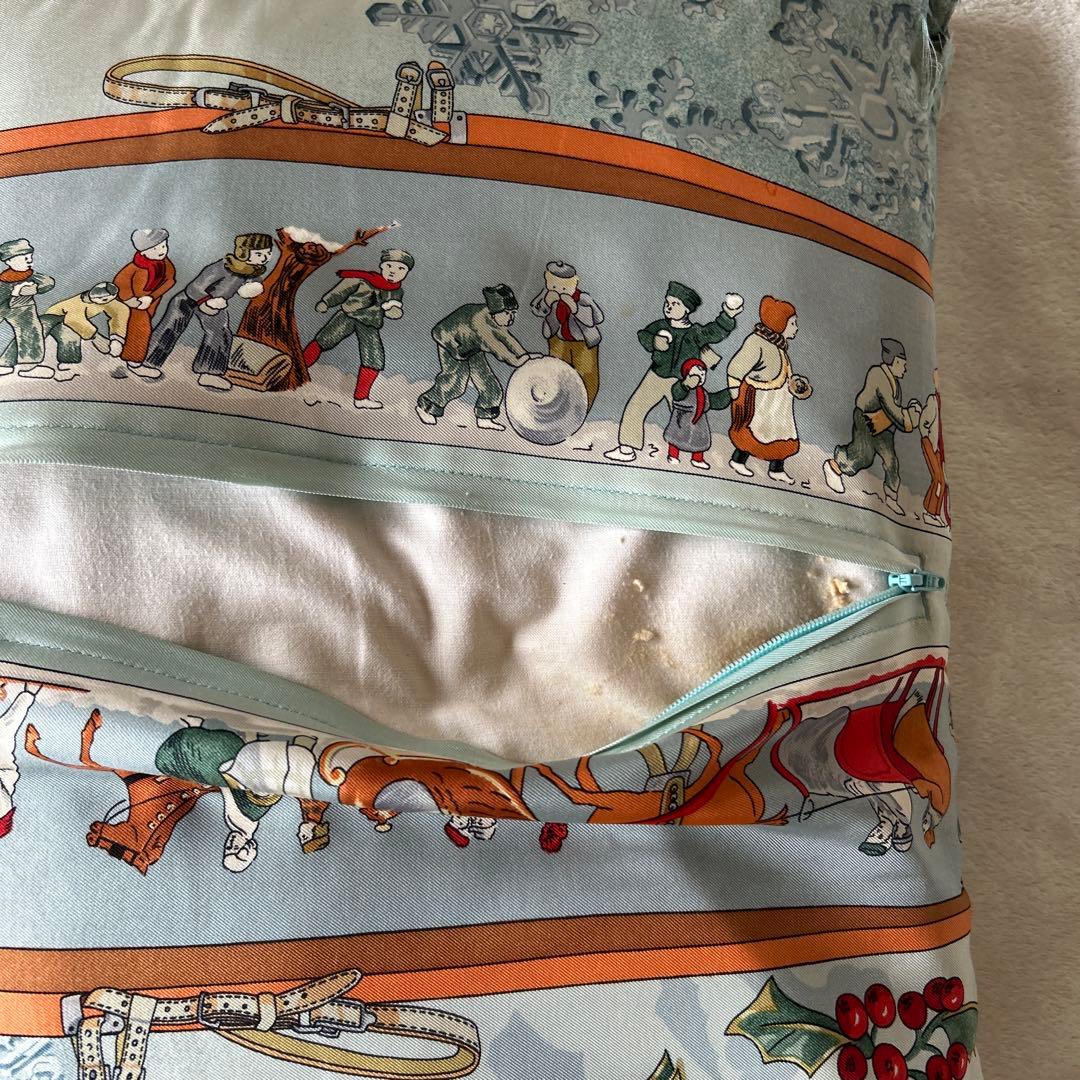 HERMES エルメス カレ90 Neige d Antan 去年の雪クッション