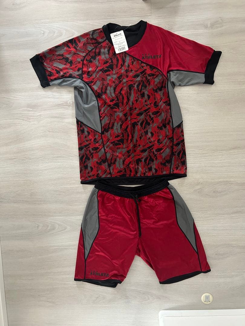 【新品】ATHLETA 半袖 セットアップ 上下 サッカー 黒 赤 メンズ