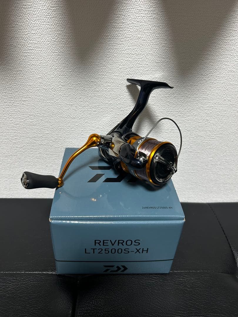 REVROS LT2500S-XH スピニングリール