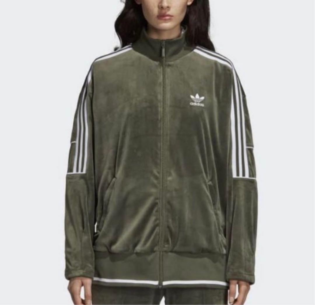 BLACK PINK ブラックピンク リサ　着用　モデル adidas