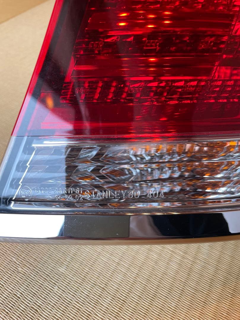 クラウンロイヤル AWS210 GRS210 純正 右テールランプ