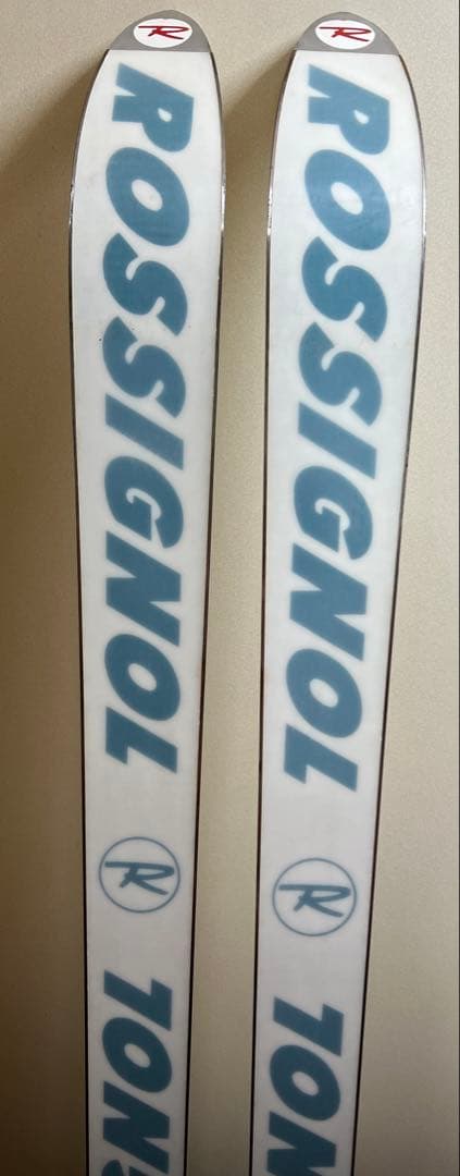 ROSSIGNOL スキー板 ホワイト＆ellesseのスキーカバー付き