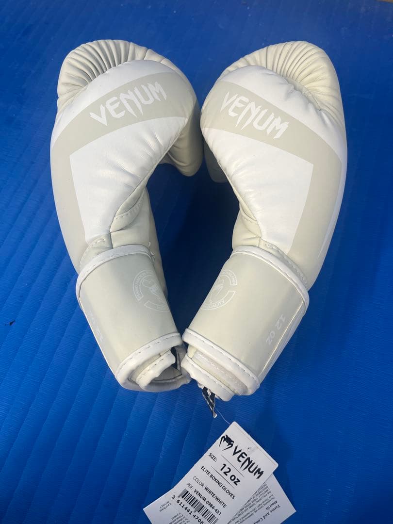 Venum ボクシンググローブ 12 oz ホワイト