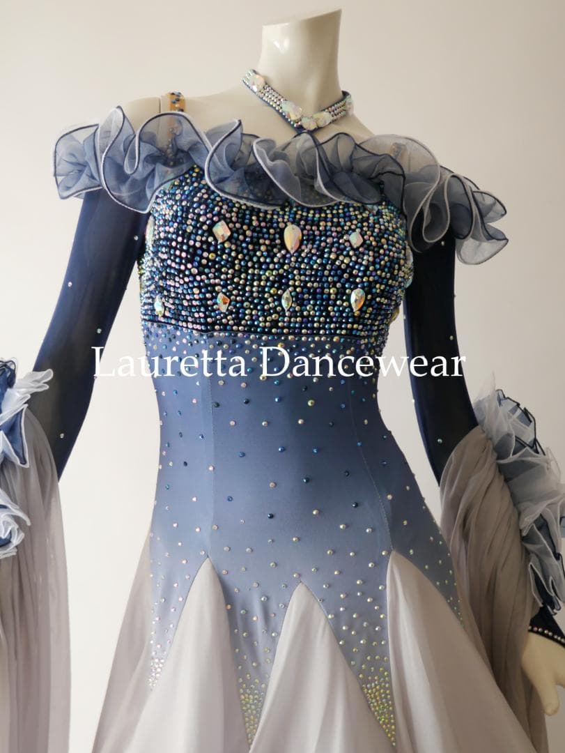 新品✨ラウレッタ 社交ダンスドレス ブルーアッシュ M 高級仕様 競技 デモ対応