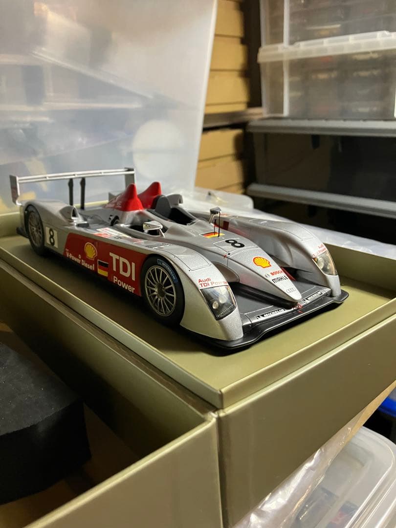 1/18スパーク AUDI R10 TDI n°8 ルマン2006 優勝モデル