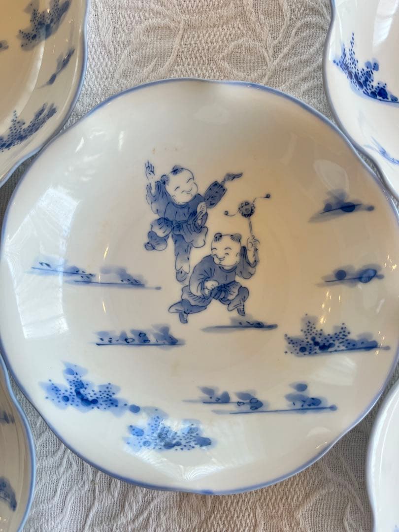 青い絵柄の子供の陶器皿5枚セット