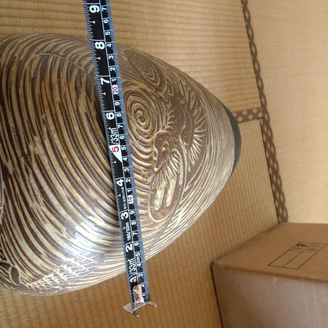 手彫り模様の陶器花瓶 中型