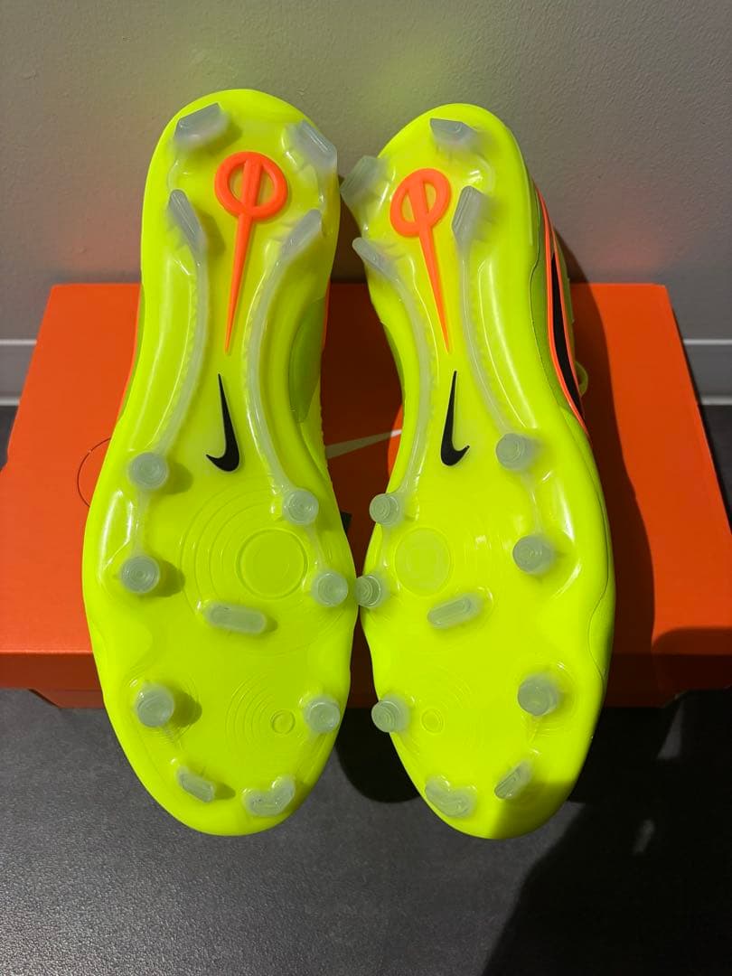 NIKE ティエンポ　28 FG