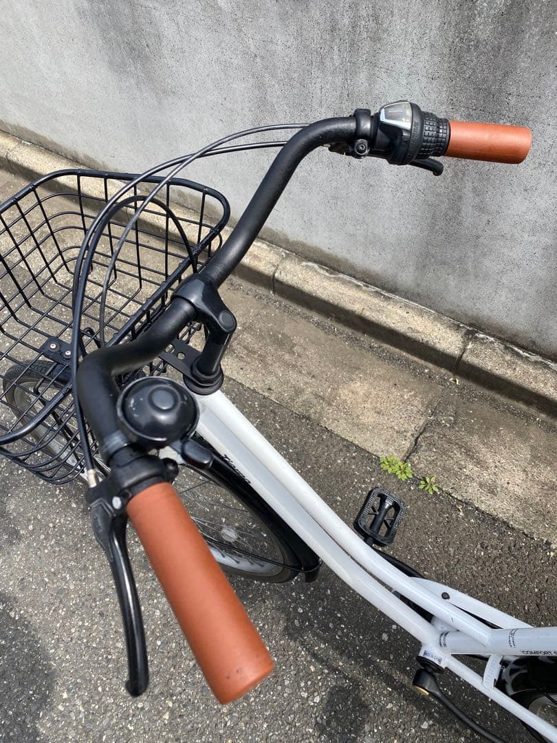 整備済 ギヤ6段 LEDオートライト 26インチ 白 自転車