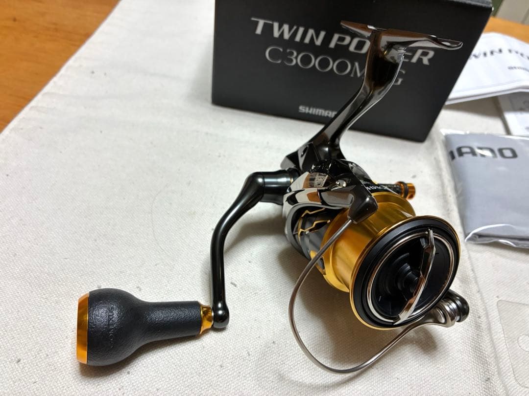 【極美品】シマノ リール20ツインパワーC3000MHG【カスタム品】