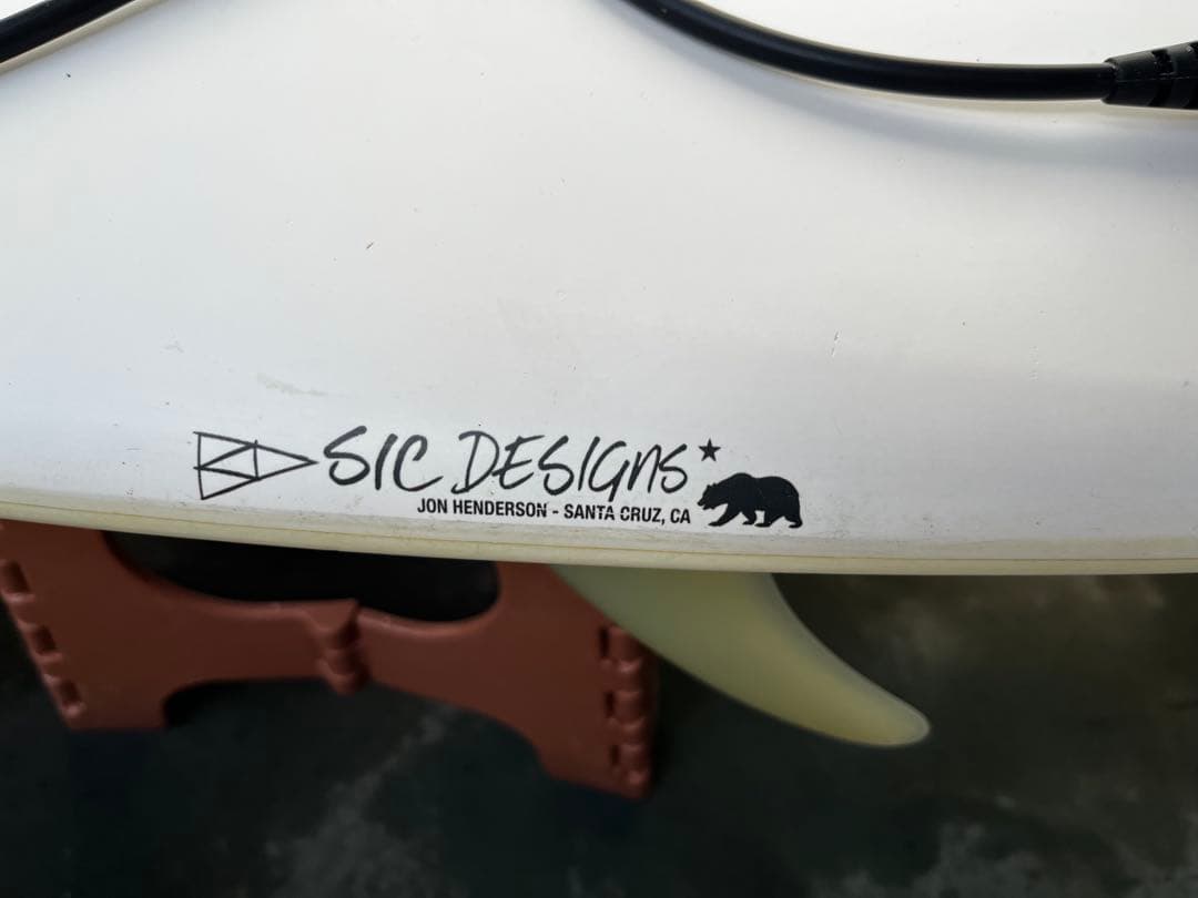 SIC DESIGNS サーフボード 7’4（59L）ミッドレングス