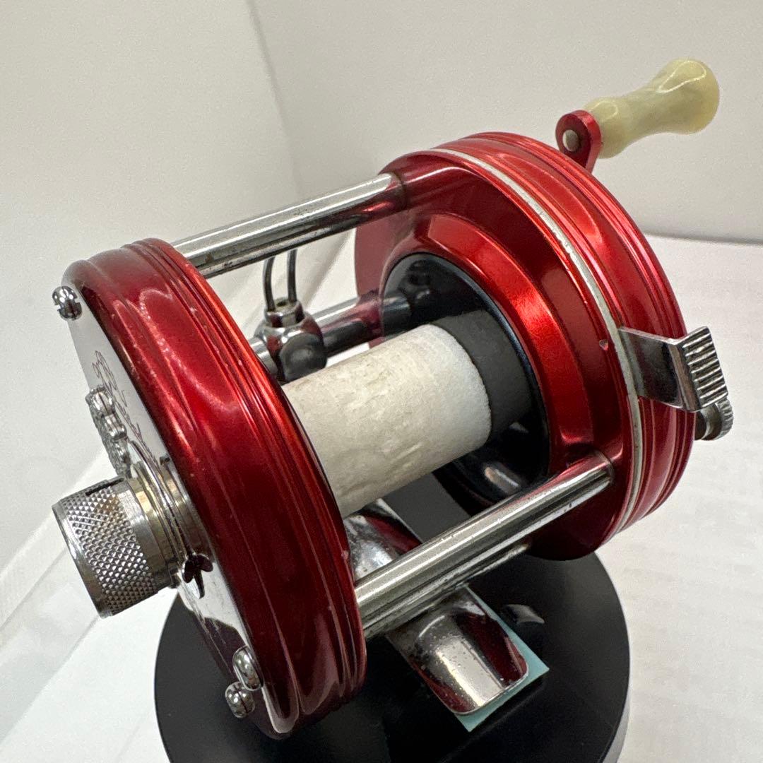 ABU Ambassadeur 5000ベイトリール レッド
