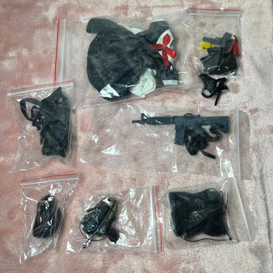 現状　ミリタリー女性　メイドアクションフィギュア用衣装　武器　アクセサリーセット