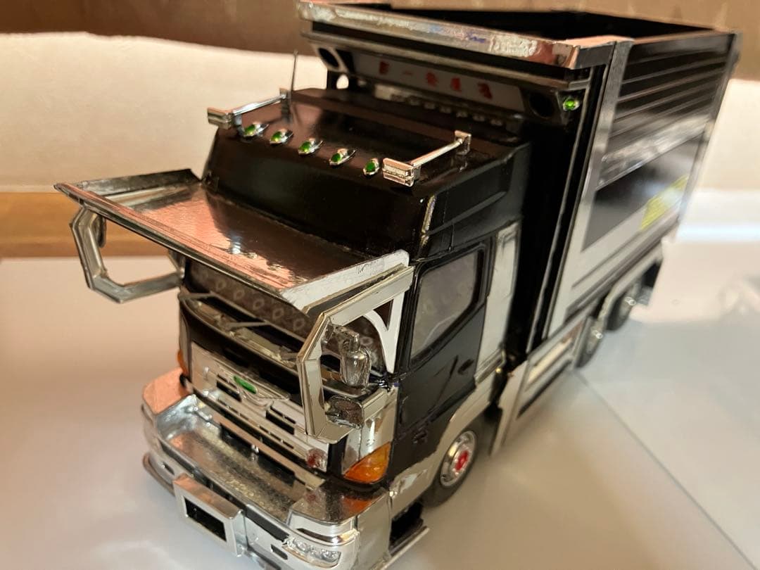 デコトラ、プロフィアデカ箱ダンプ1／32完成品