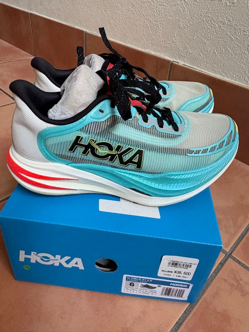 HOKAホカオネオネシエロカーボン厚底ランニング