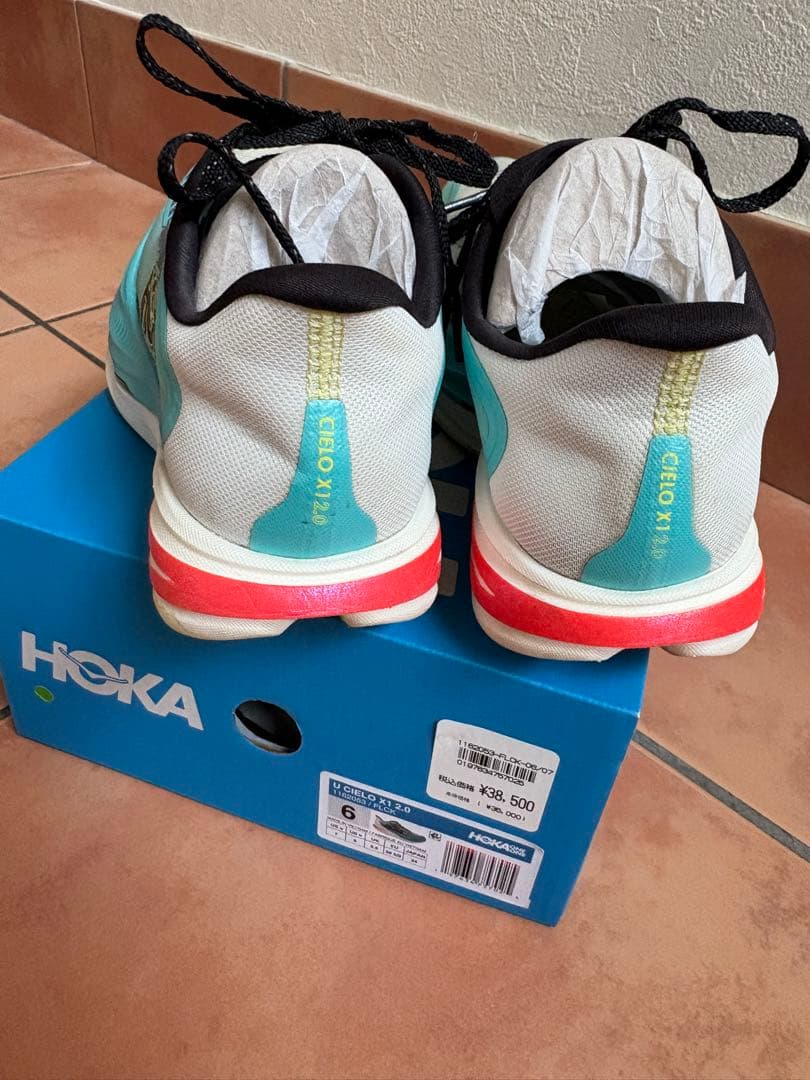 HOKAホカオネオネシエロカーボン厚底ランニング