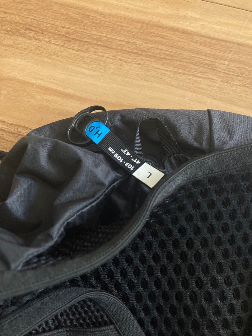 L*様 購入日に即発送 美品 SALOMON ACTIVE SKIN 8 Lサイ