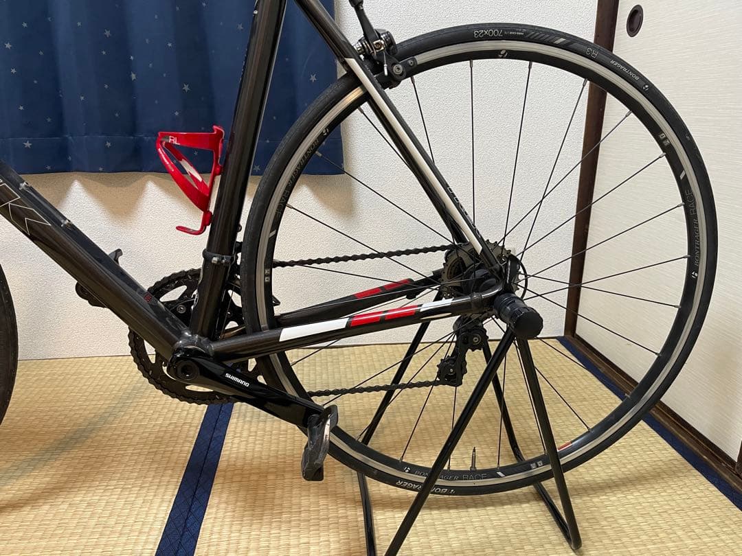 Trek Madone 2.3 自転車