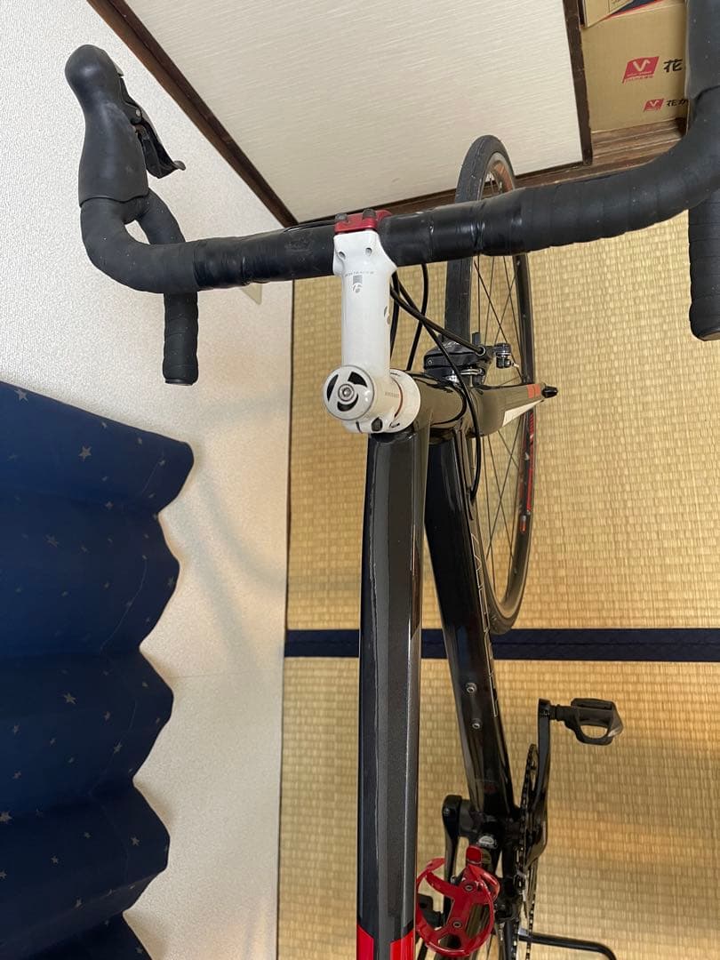 Trek Madone 2.3 自転車