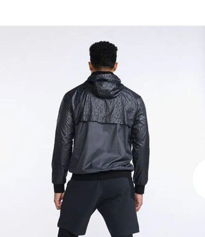 新品タグ付　2XU　裏メッシュウインドブレーカーメンズМ相当