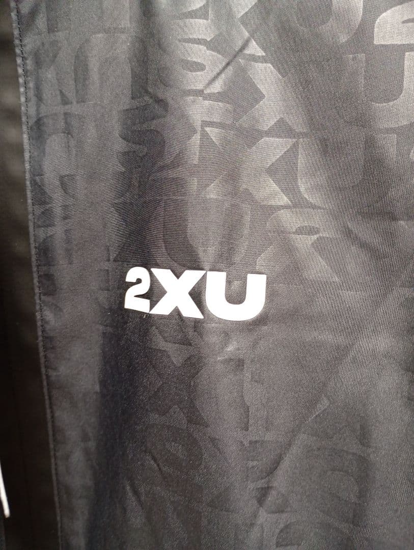 新品タグ付　2XU　裏メッシュウインドブレーカーメンズМ相当