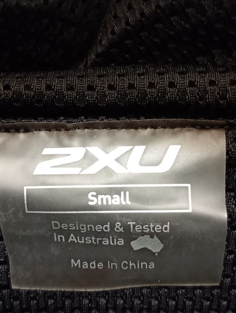 新品タグ付　2XU　裏メッシュウインドブレーカーメンズМ相当