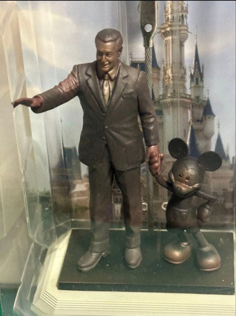ディズニーランド パートナーズ像 ウォルトディズニー ミッキー スタンドクリップ