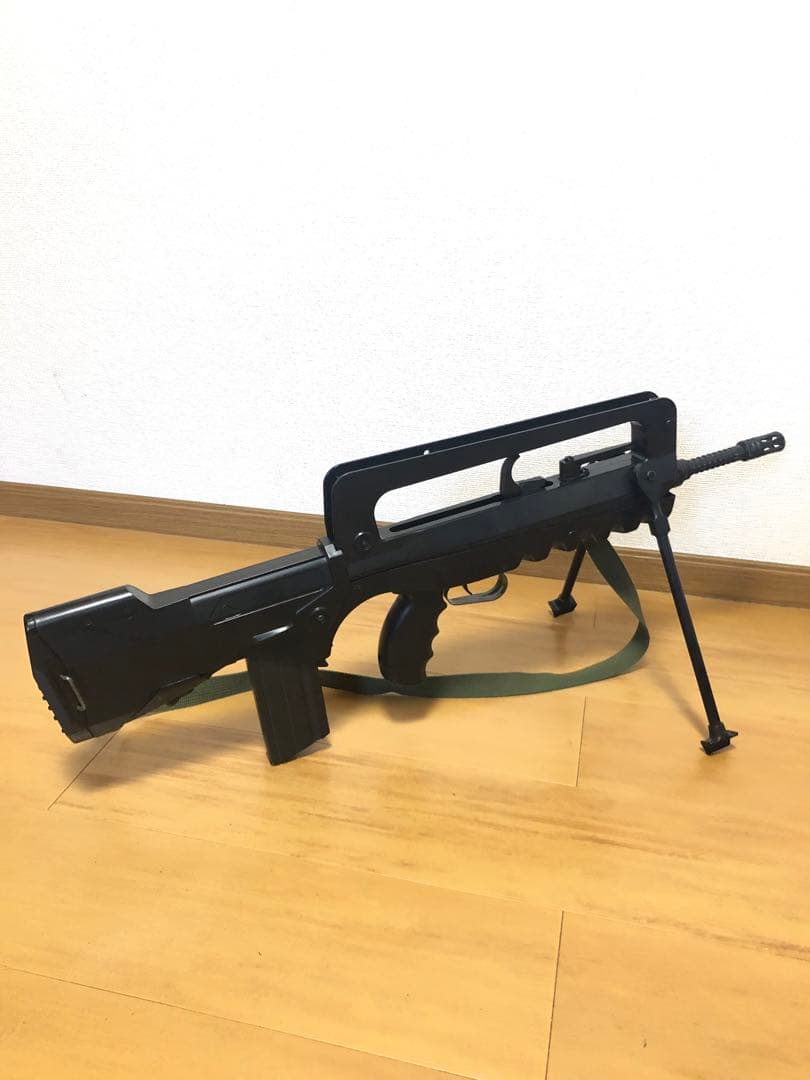 東京マルイ製 FA-MAS S バイポッド付き 電動ガン 中古品です