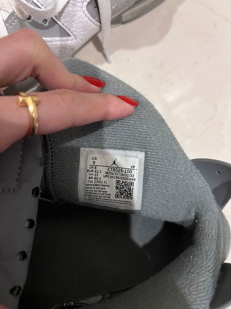 NIKE エアジョーダン　NIKE CT-8529-100