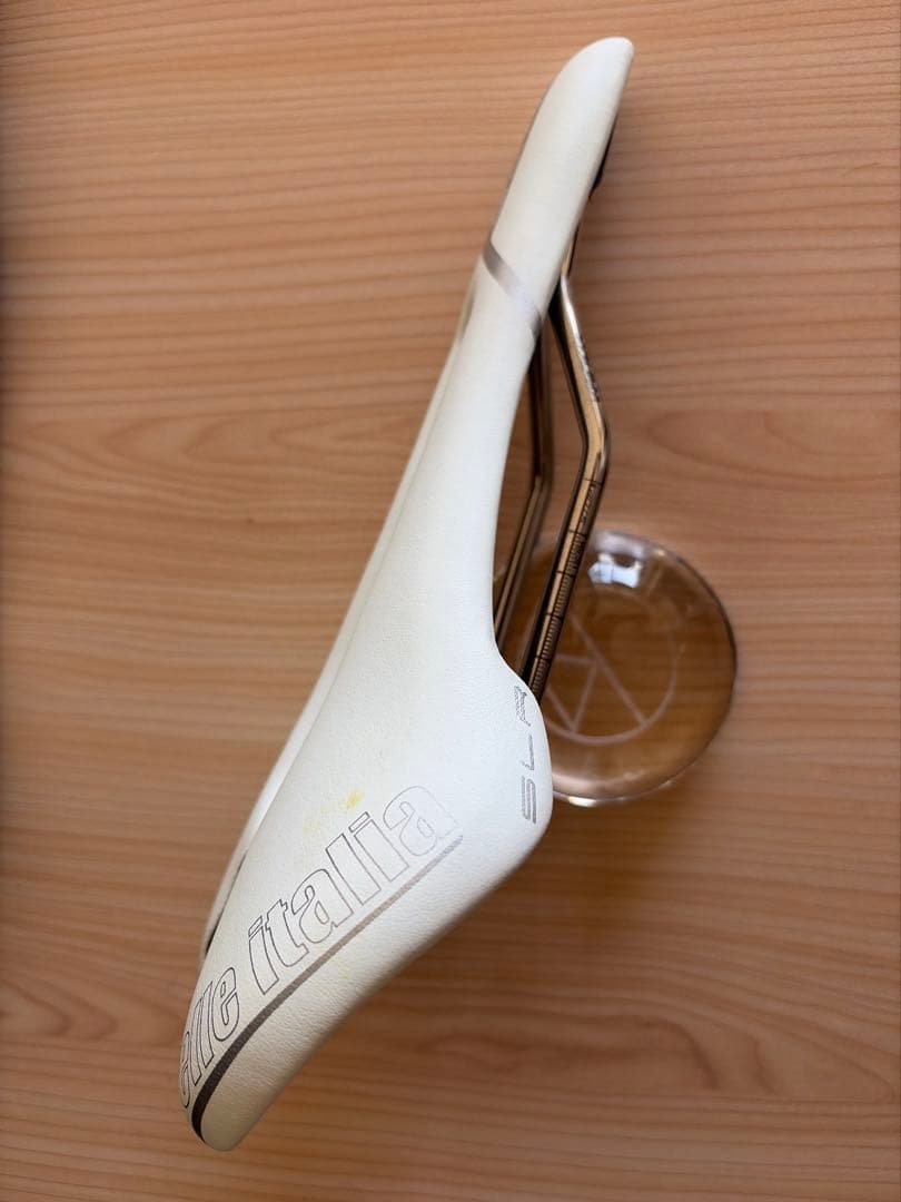 SELLE ITALIA SLR BIO FIT カーボンサドル 白