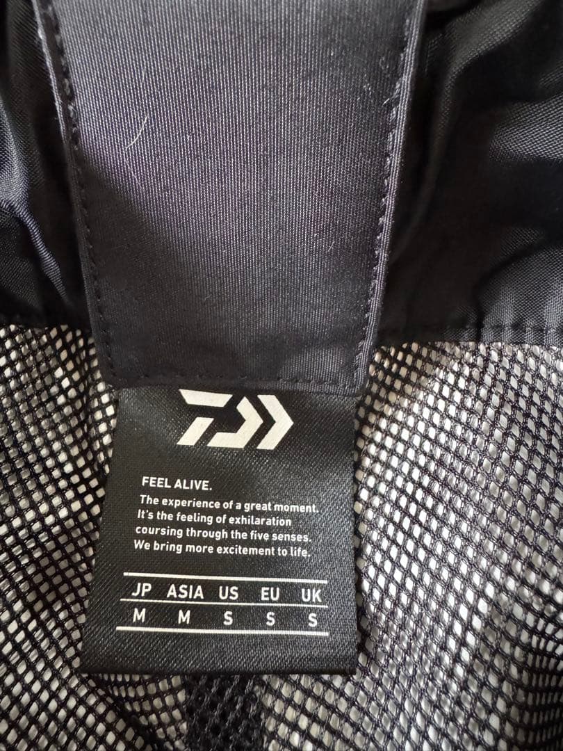 Daiwa フィッシングジャケット Mサイズ 赤黒