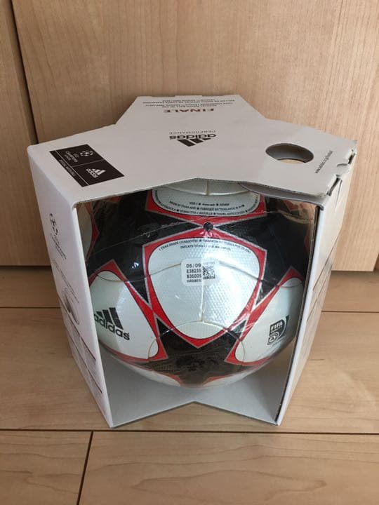 フィナーレ　９　アディダス  サッカーボール　新品未使用　レア　チームガイスト