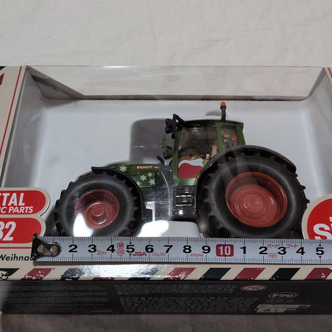 siku 1/32 トラクター【クリスマスバージョン】
