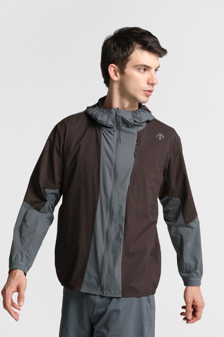 DESCENTE 軽量パッカブルジャケット　新品未使用　Lサイズ