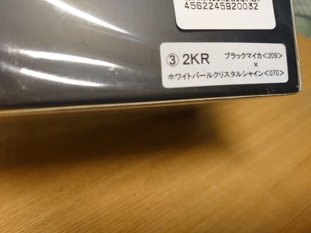 連休割【新品】ヤリスクロス　ブラックマイカ×ホワイトパール　カラーサンプル