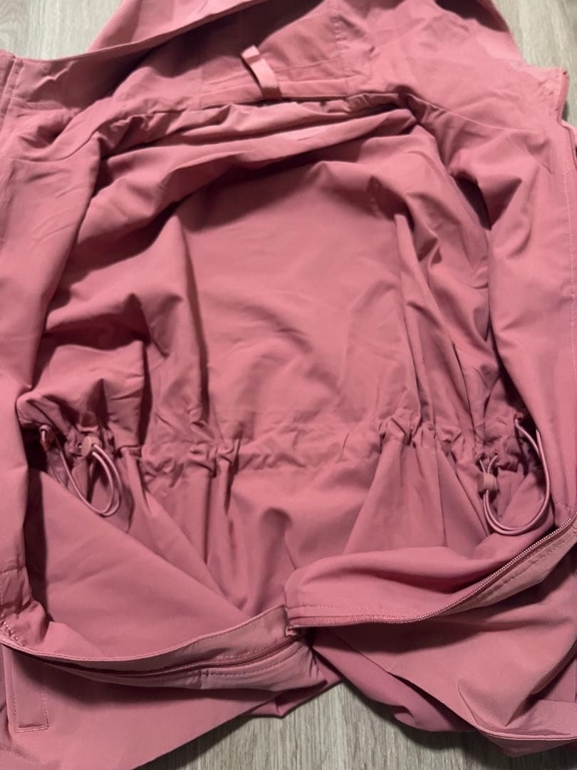 ムーミン様　lululemon ジップパーカー ピンク　ピラティス　ヨガ　撥水