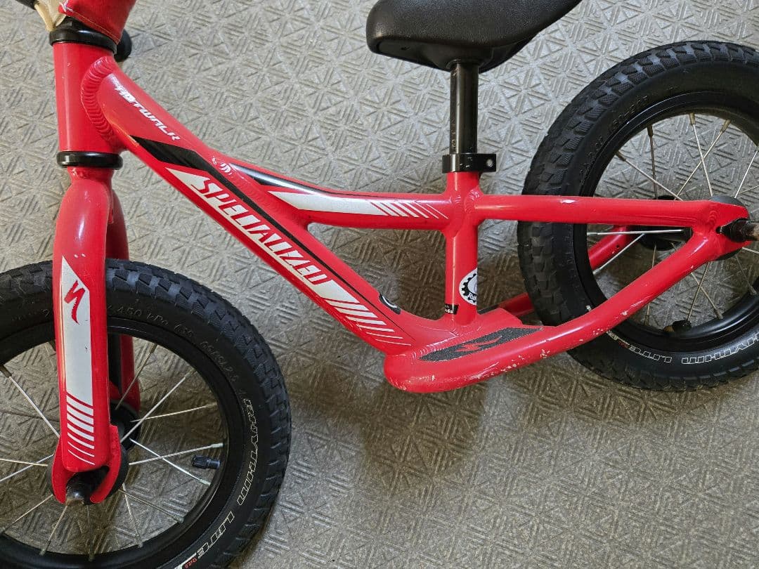 Specialized 12インチ レッド HOTWALK ホットウォーク