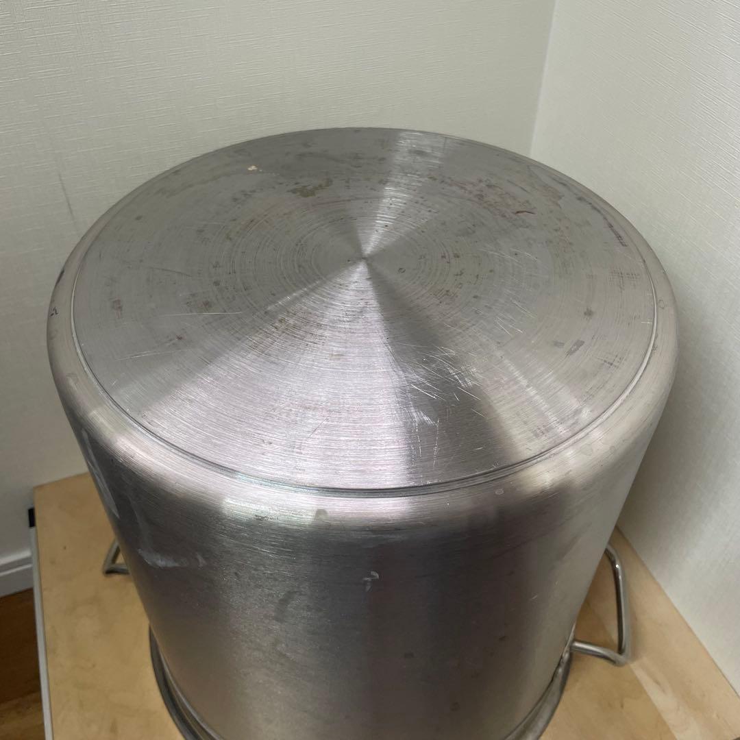 ステンレス製寸胴鍋 大容量 蓋付き　３０Ｌ